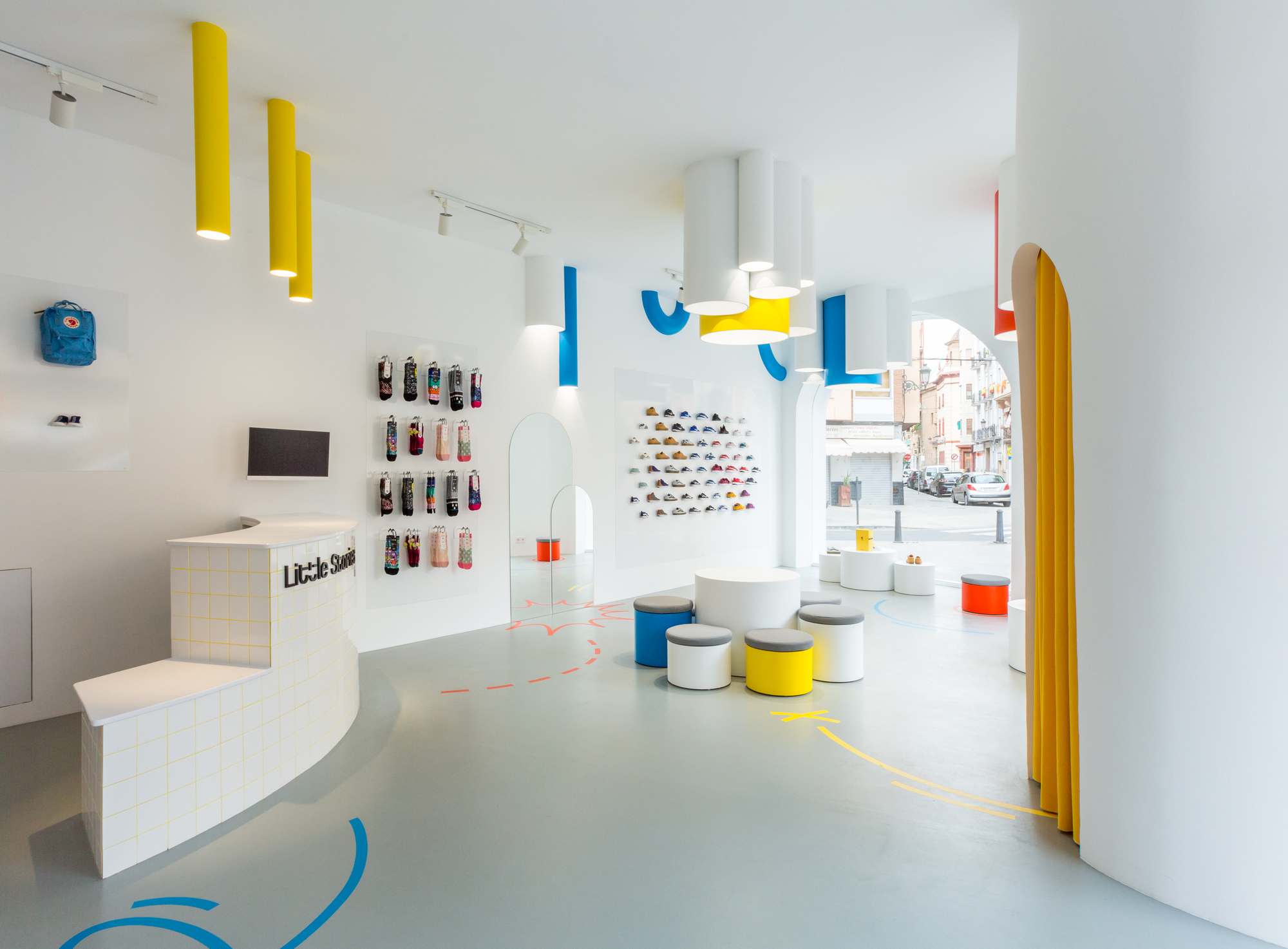 Minimalismo y colores primarios en Little Stories