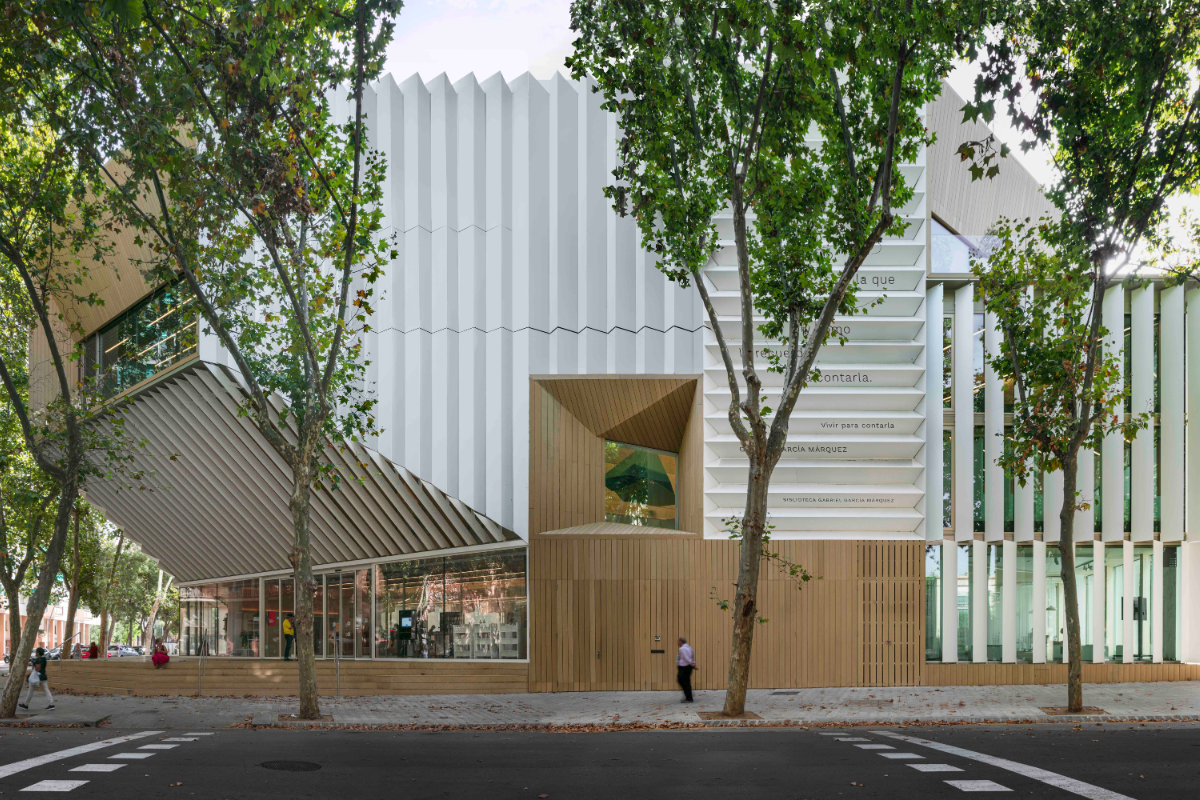 La Biblioteca Gabriel García Márquez de Barcelona gana el Premio de Arquitectura Emergente de los EUmiesAwards 2024