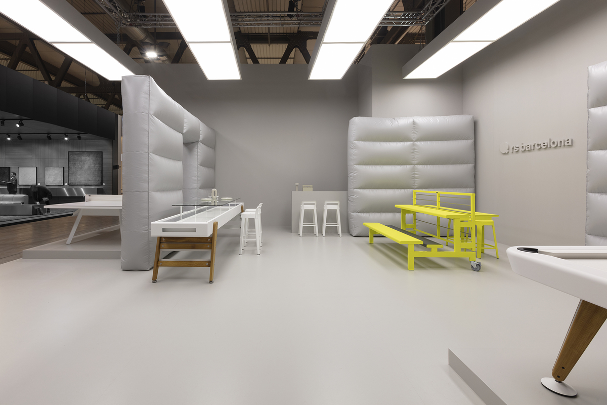 A.P.O crea una casa hinchable para RS Barcelona en Salone del Mobile.Milano