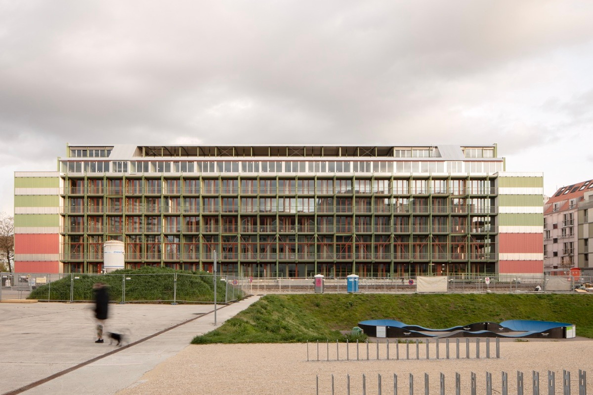 La vivienda colectiva La Borda de Barcelona y la conversión de un antiguo almacén de vino en Basilea ganan la primera edición de los European Collective Housing Awards