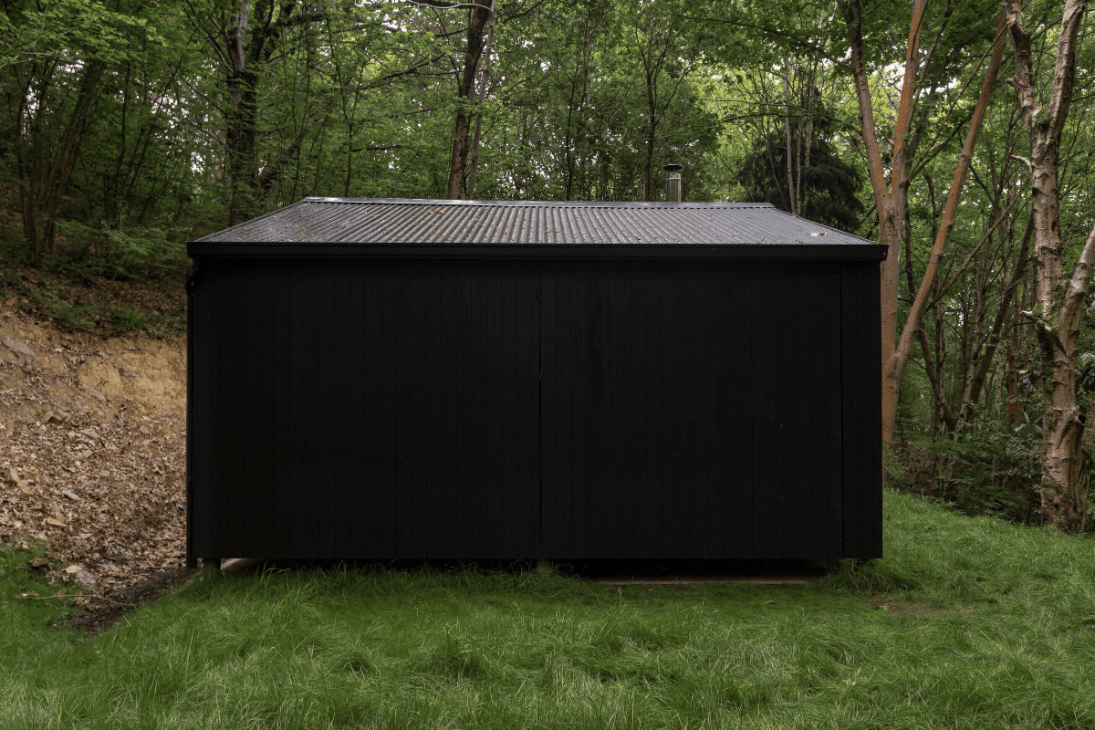 Cabaña Aralar: un refugio natural en medio del bosque para potenciar la creatividad