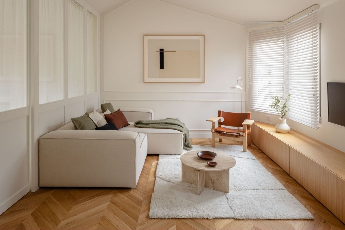 Elegante reforma de una buhardilla de 50m² en Bilbao, por Deca Estudio