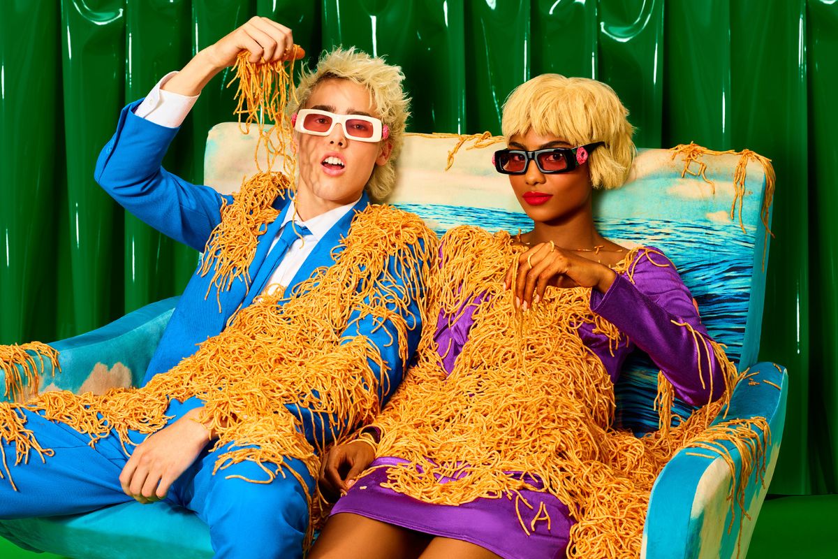 Cuando el arte se lleva en la cara: Etnia Barcelona y Toiletpaper lanzan su cápsula más surrealista