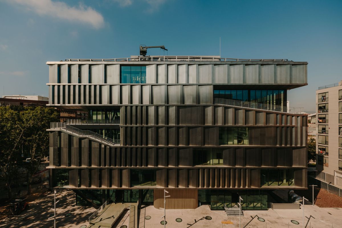 El campus vertical LCI Barcelona, de Circular Studio, se suma al auge arquitectónico del 22@