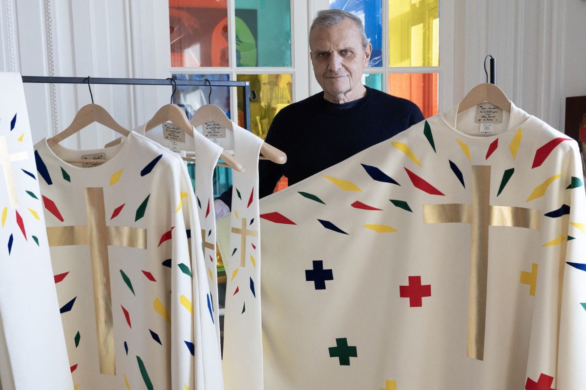 Moda divina y cristianismo pop. Jean-Charles de Castelbajac viste a Notre Dame en su reapertura