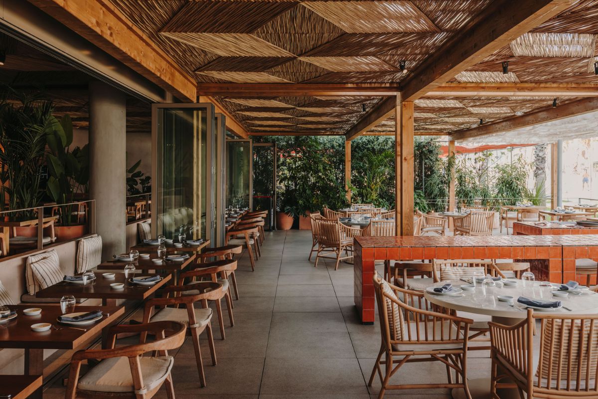Entre la ciudad y el mar: Sandra Tarruella y Olga Pajares diseñan el nuevo restaurante Salt en el hotel W Barcelona